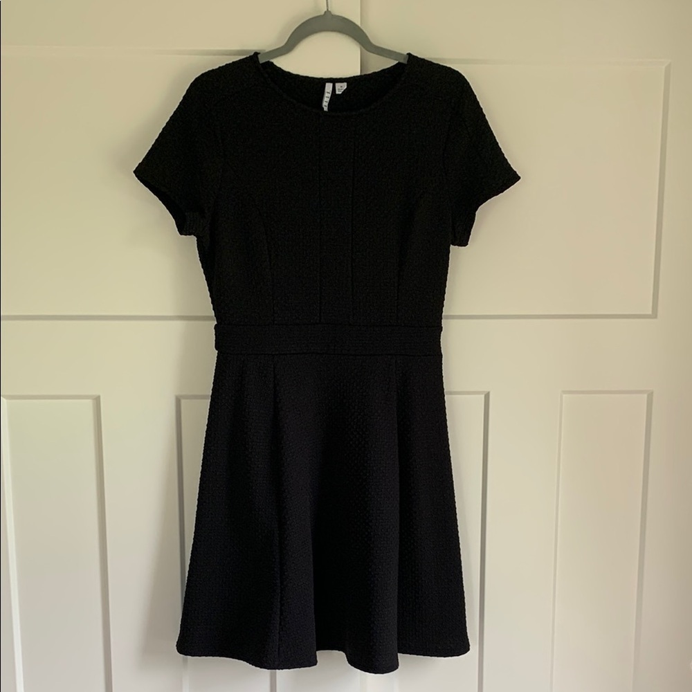 {Elle} NEW Elegant Black Dress - Picture 2 of 4